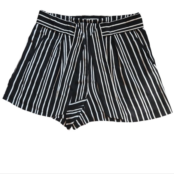 🧡3/$30 Meg & Margot short size 14 - Picture 2 of 7